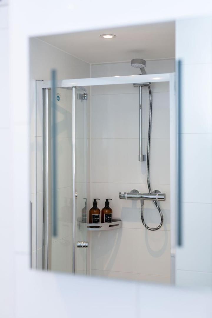 Stylish Apartment W/ Private Garden - Dog Friendly Newport  Ngoại thất bức ảnh