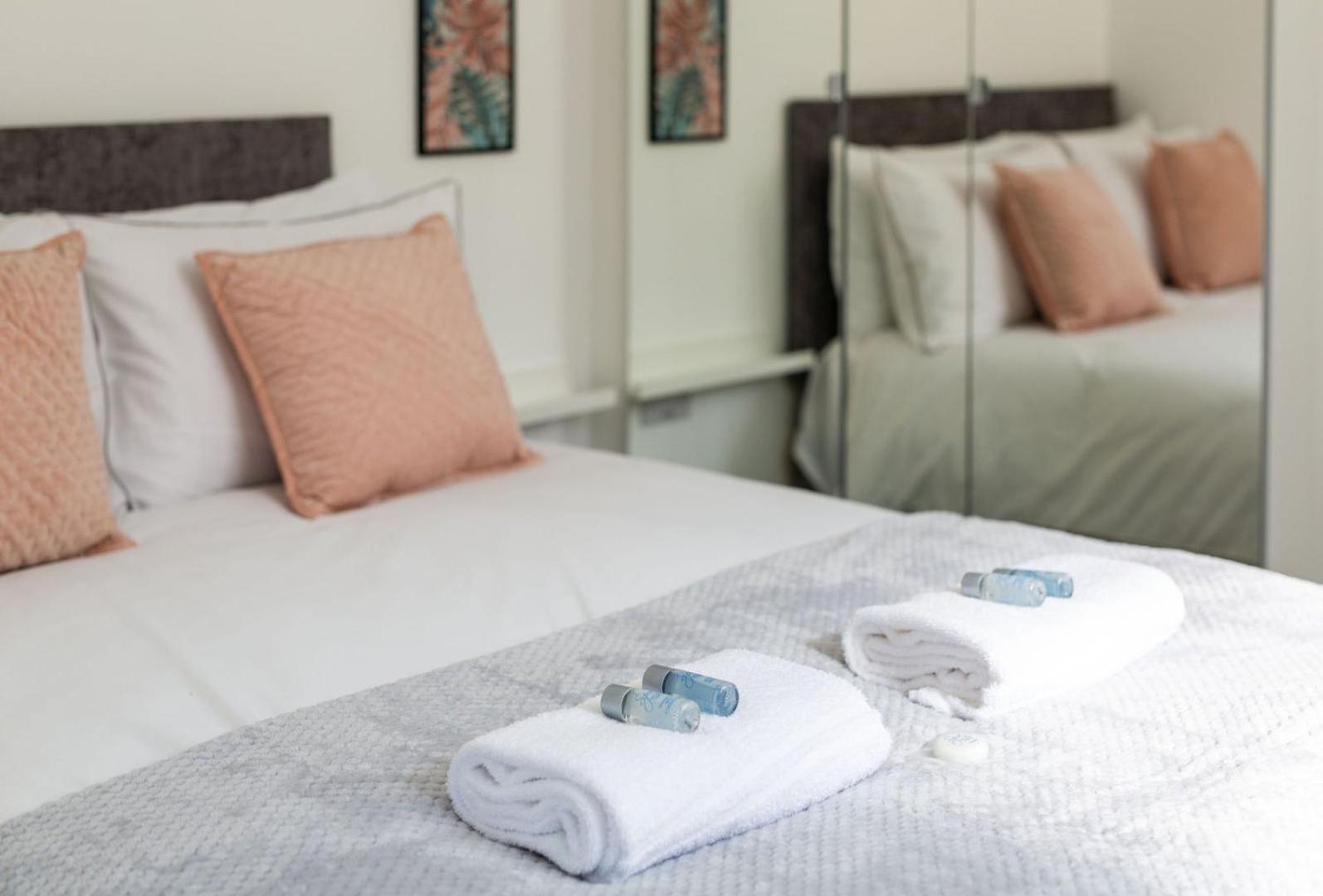 Stylish Apartment W/ Private Garden - Dog Friendly Newport  Ngoại thất bức ảnh