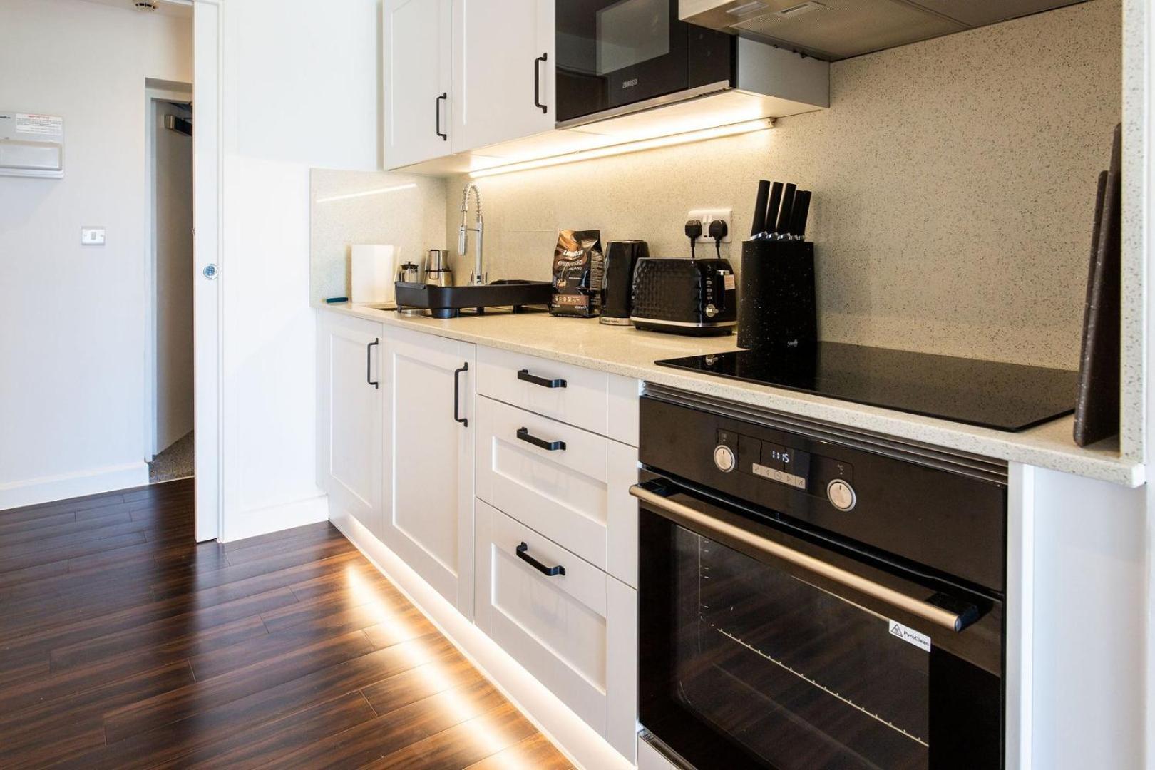 Stylish Apartment W/ Private Garden - Dog Friendly Newport  Ngoại thất bức ảnh