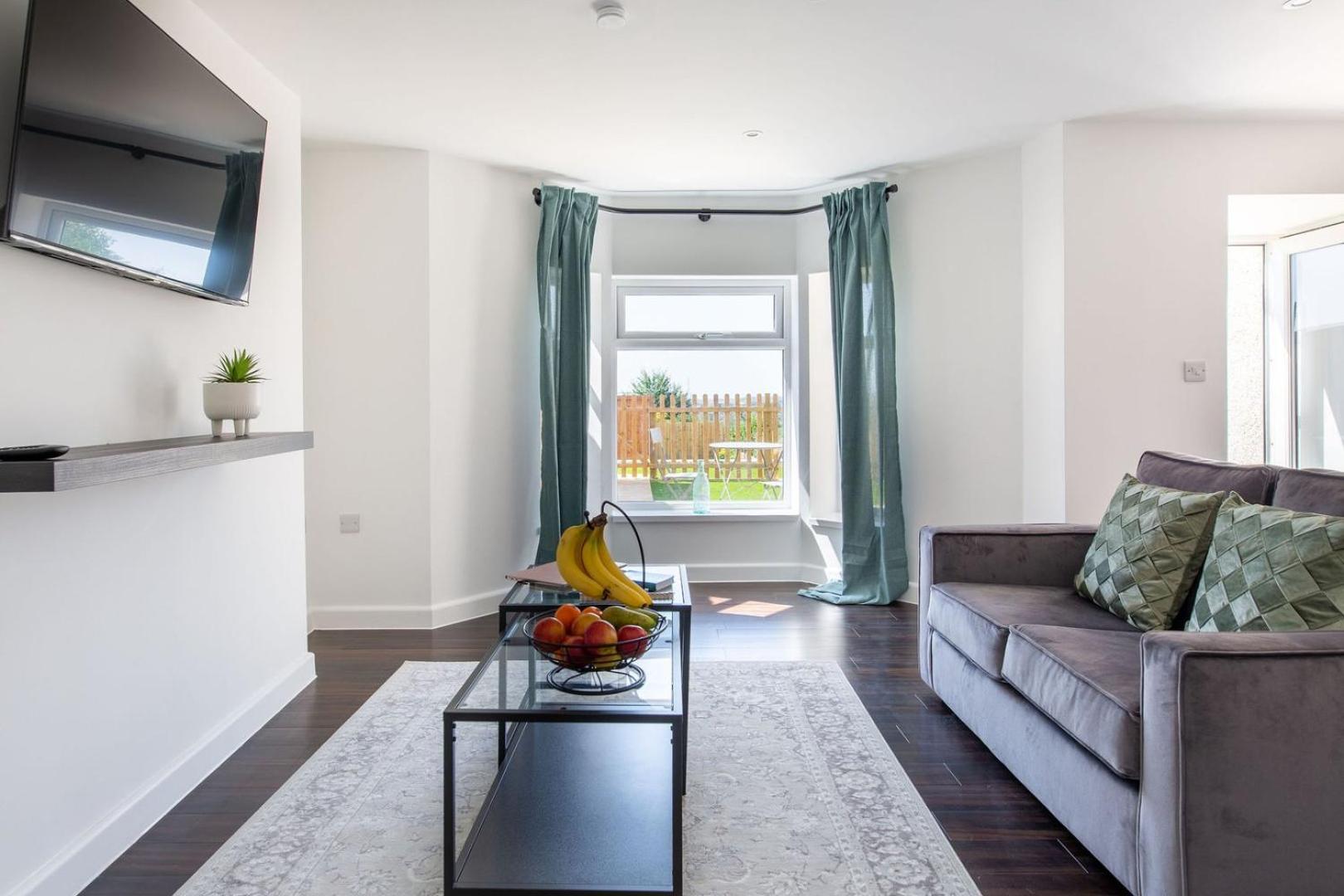Stylish Apartment W/ Private Garden - Dog Friendly Newport  Ngoại thất bức ảnh